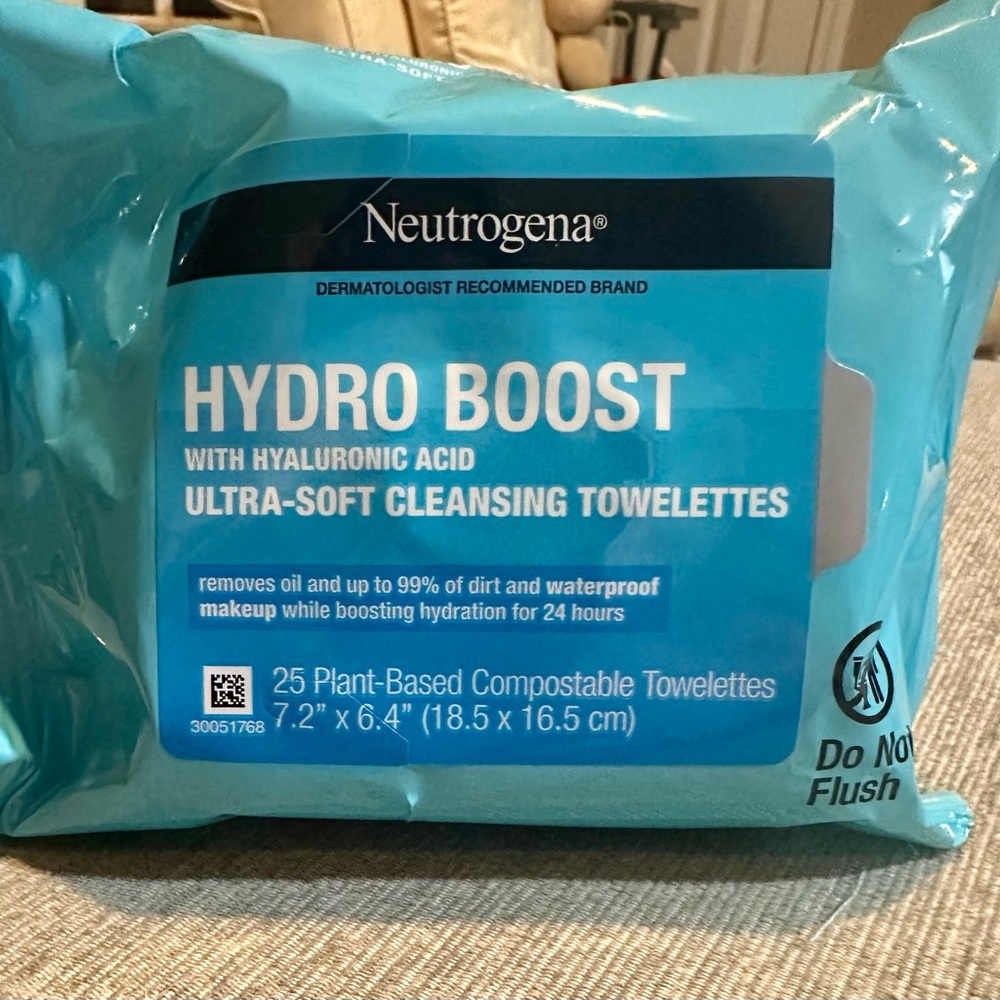 Neutrogena Hydro Boost Cleansing Wipes with Hyaluronic Acid (25wipes)